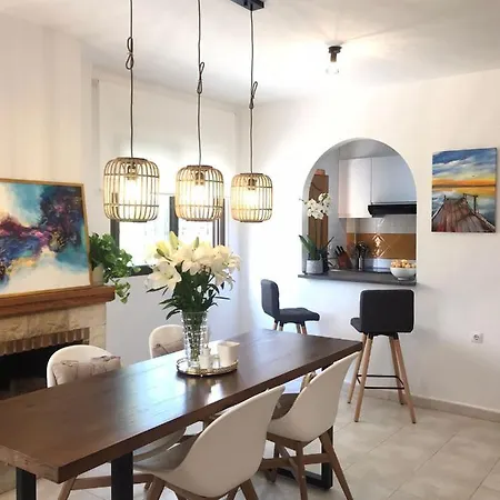 Nice House With Amazing Swimming Pool/ Just 5 Min From Beach